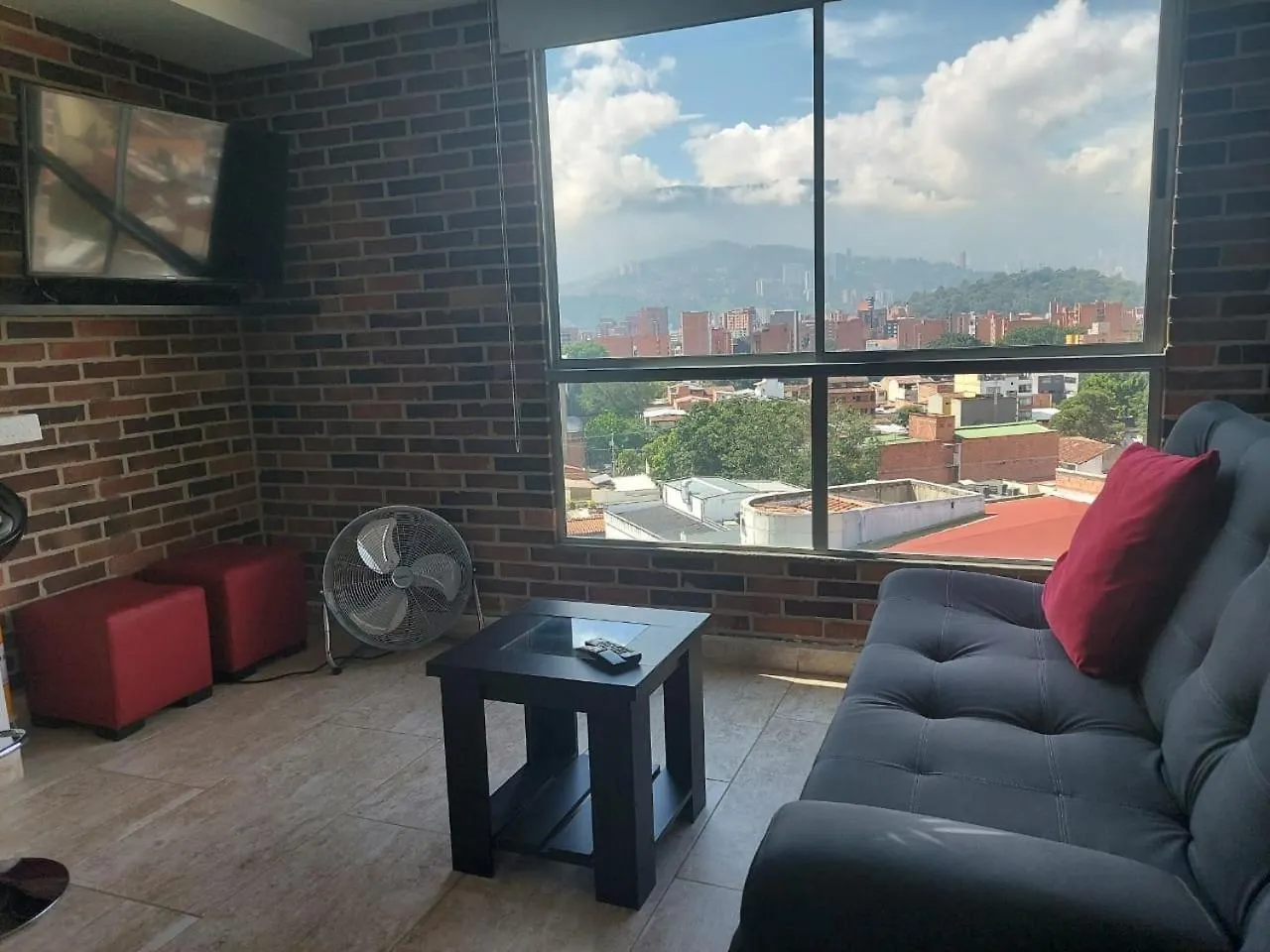 Cold Ac-King Bed-Fast Wi-Fi-Medellin Paradise